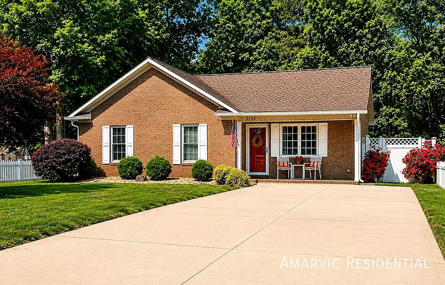 1290 Pyrtle Dr — Photo 1