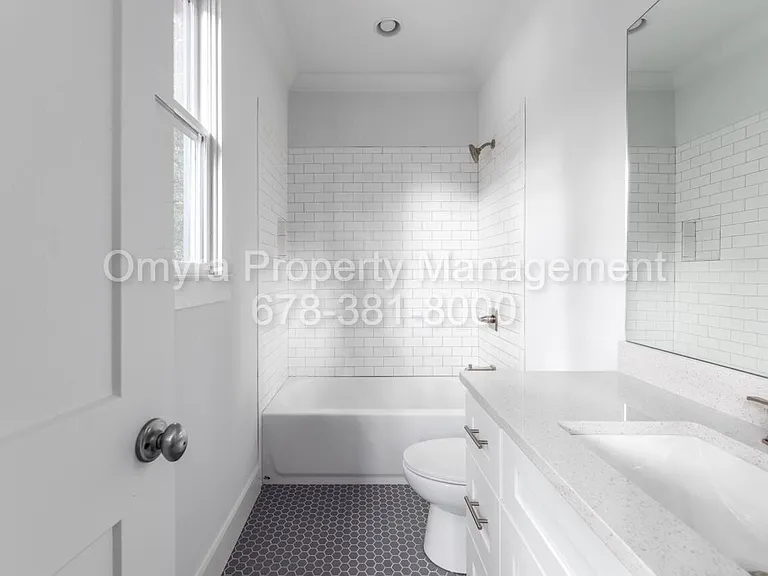 712 Glenwood Ave SE #B — Photo 16