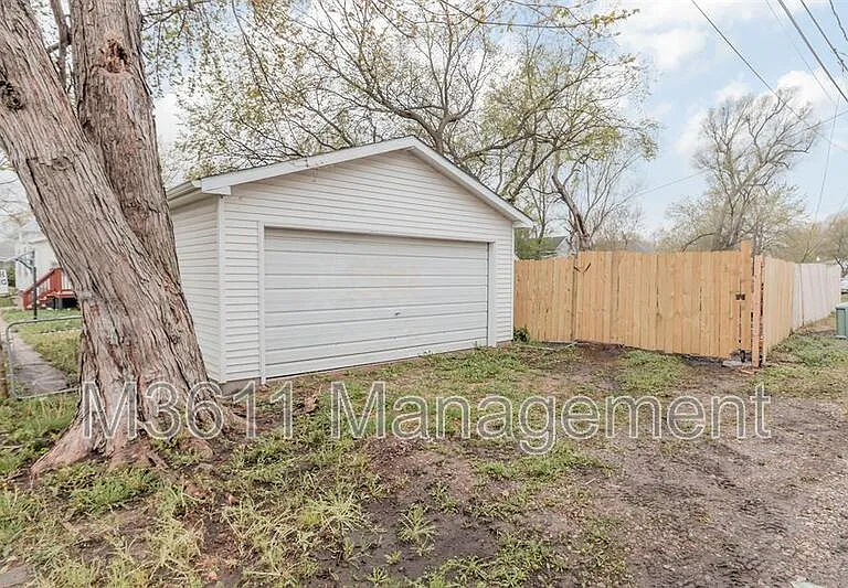 446 E St — Photo 4