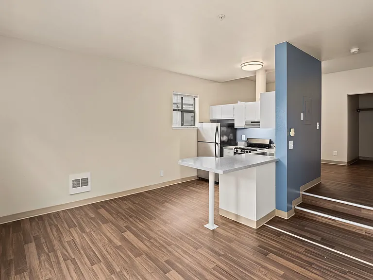 Ellis Court Apartments — Photo 38