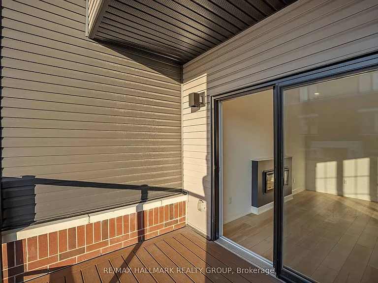 422 Rolling Meadow Cres — Photo 22