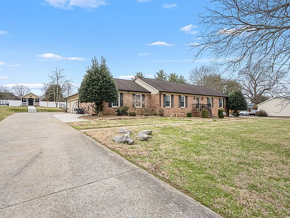 3rd image of 100 Cardinal Hill Rd