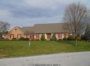 1412 Spring Side Ct, Chambersburg, PA 17202