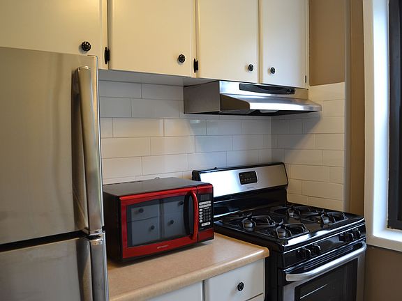 4th image of 35 Stewart Pl APT 409