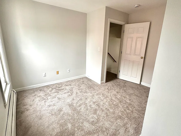 38 Glass St — Photo 10