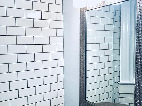 Gorgous Vanity and Mirror Combo