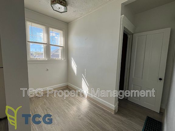 5th image of 411 E Broadway St