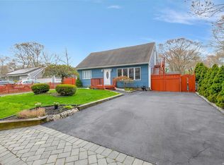 8 Edwards Rd, Mastic Beach, NY 11951
