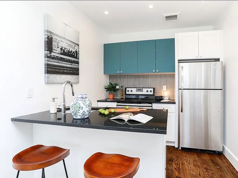 2250 Clarendon Rd #6D — Photo 2