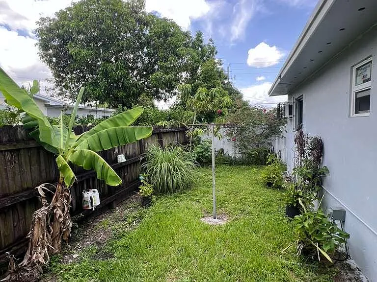 1524 NW 42nd St — Photo 12