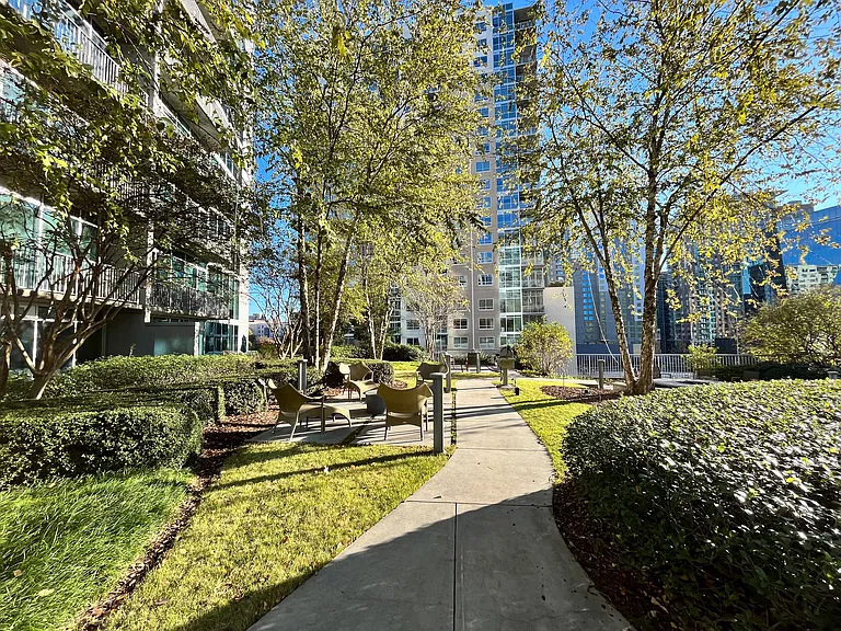 950 W Peachtree St #813 — Photo 30