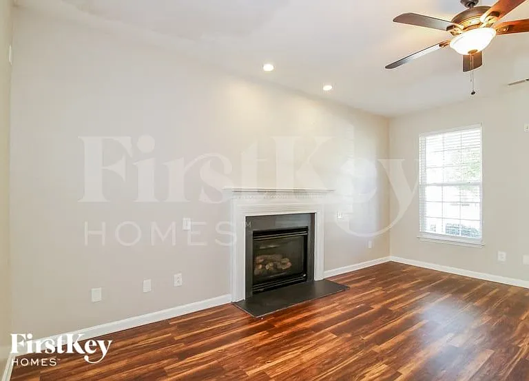 225 Brycewood Dr — Photo 2