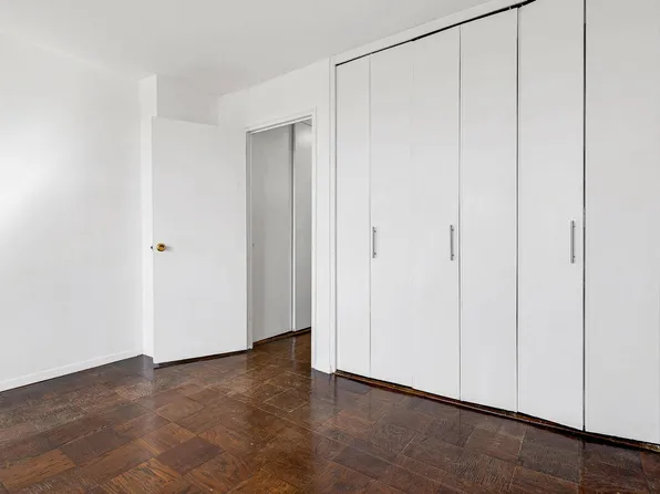 70-25 Yellowstone Boulevard image 19 of 29