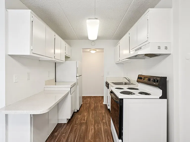 Riverside Village Apartments — Photo 101