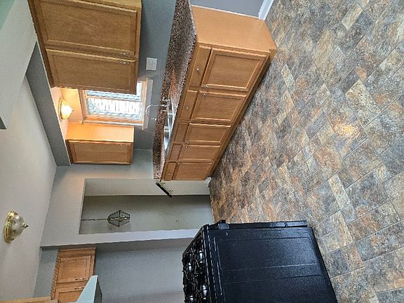 3rd image of 29800 Oakwood St