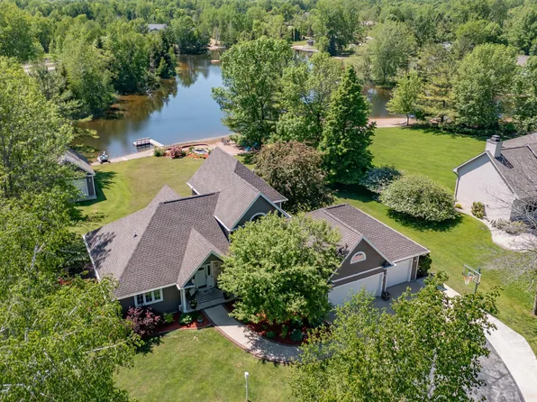 N4723 Lake Sandia Dr, Krakow, WI 54137