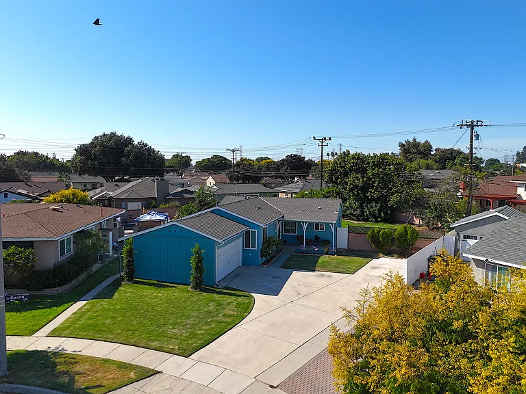 5745 Spahn Ave — Photo 2