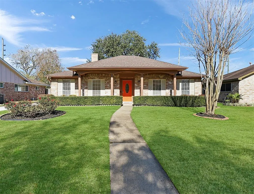 3 bed, 2.0 bath, 1828 sqft, $1,995 — Photo 1