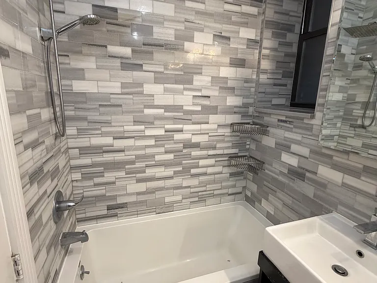219 E 28th St #1A — Photo 5