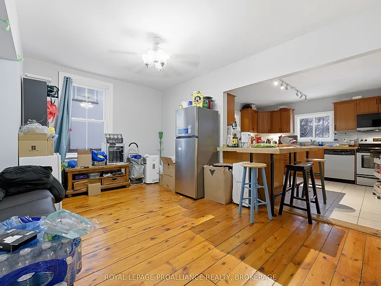 511 Victoria St — Photo 16