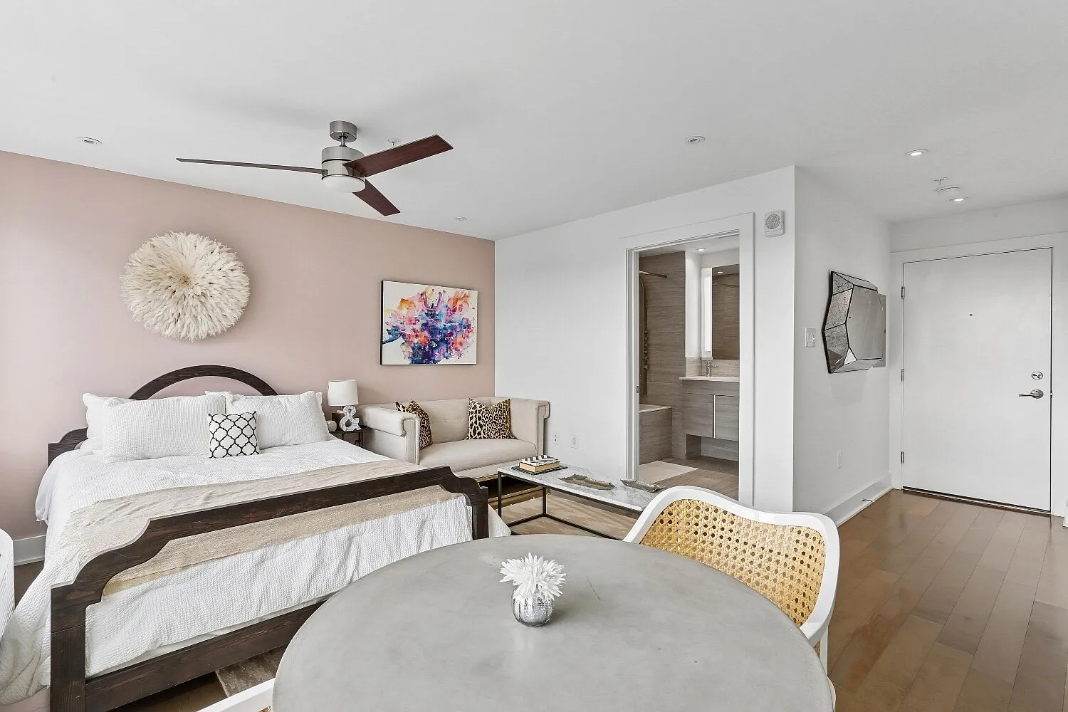 2 bed, 1000 sqft, $2,282 — Photo 3