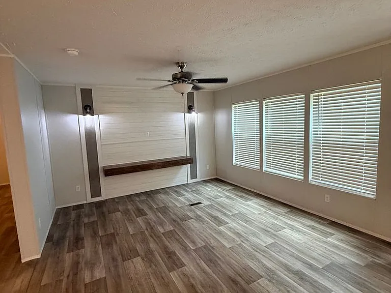 3209 S Highway 16 — Photo 2