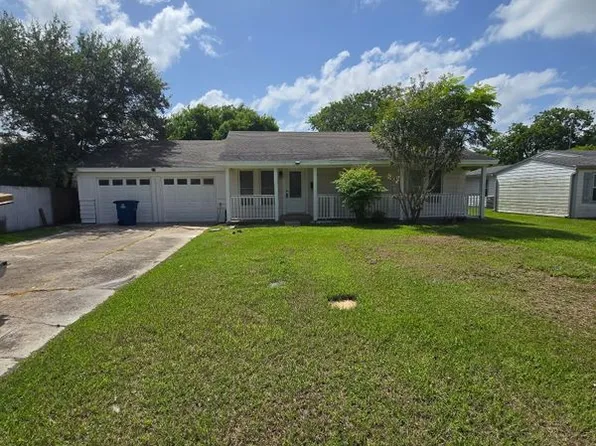 111 Bowie St, Port Lavaca, TX 77979