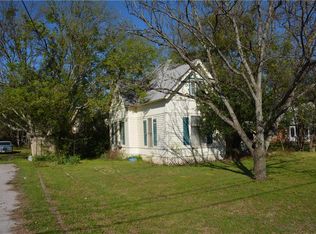 1613 Fisher St, Goldthwaite, TX 76844