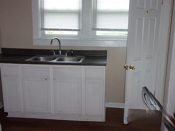 3rd image of 2469 Elmwood St