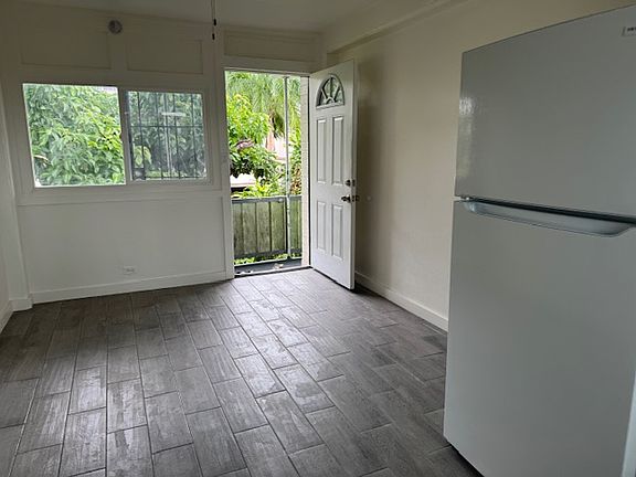 3rd image of 1637 Kewalo St #3
