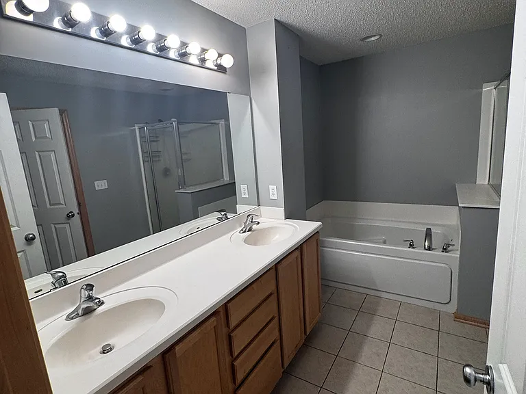 12210 Urbank St NE #B — Photo 20
