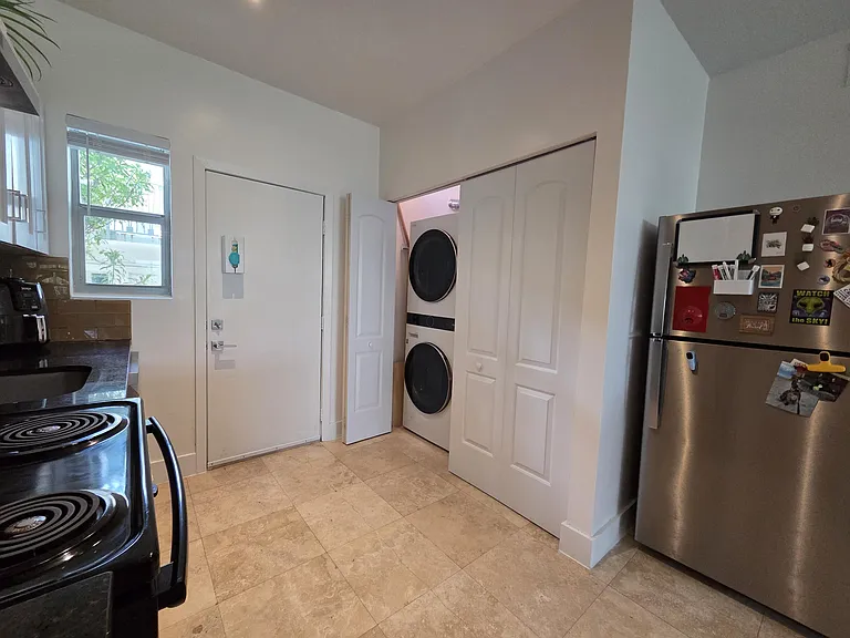 1045 Lenox Ave #6 — Photo 3