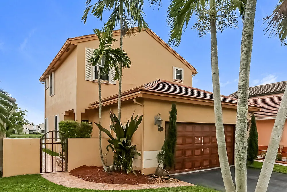 3 bed, 2.5 bath, 1569 sqft, $3,995 — Photo 4