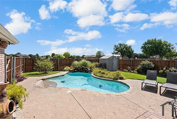 4 bed, 2330 sqft, $3,950 — Photo 2