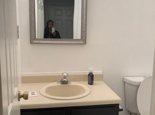 916 Montague Ave, Iselin, NJ 08830