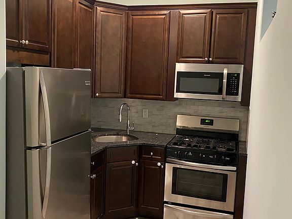 2nd image of 521 Durant Ave #1