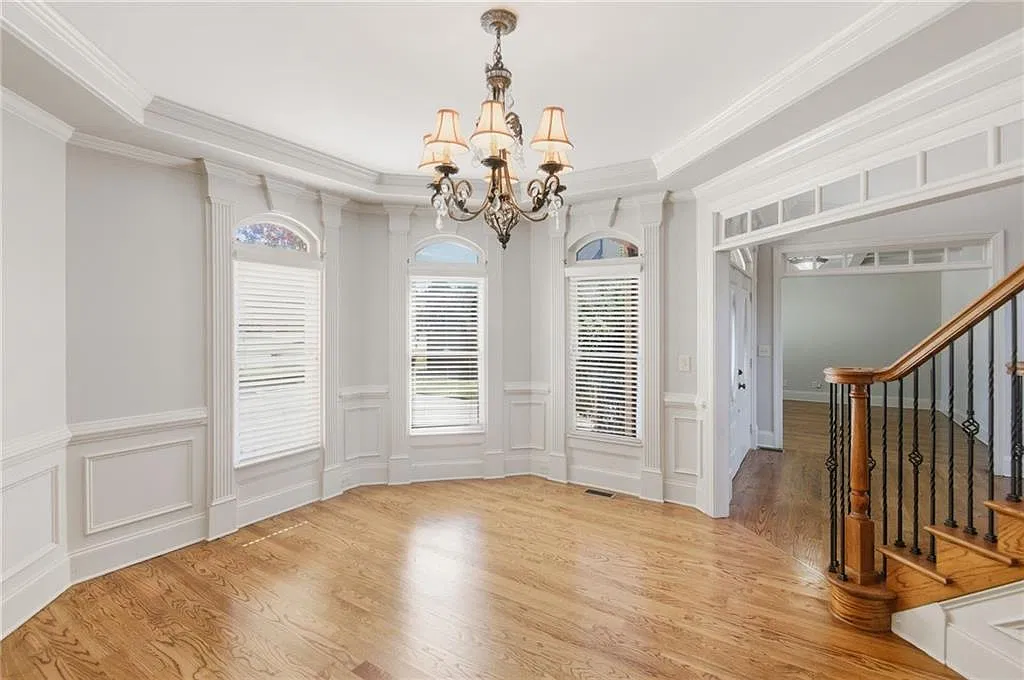 7 bed, 5.5 bath, 6509 sqft, $5,500 — Photo 3