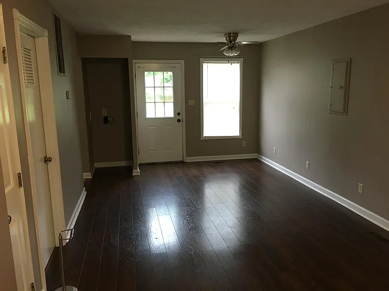 906 S 14th St — Photo 3