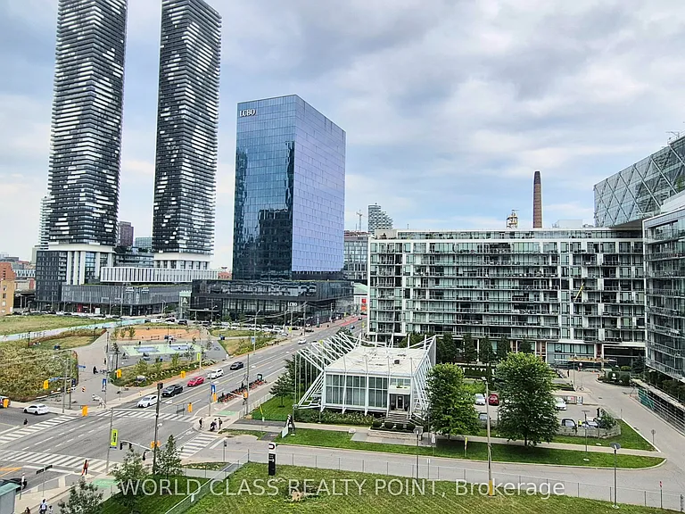 15 Queens Quay E #724 — Photo 3