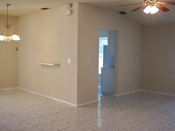 4th image of 45 Bentwater Cir