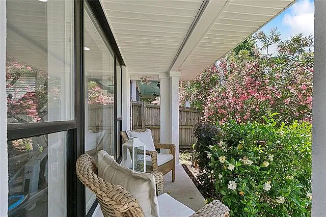 3 bed, 2.0 bath, 1980 sqft, $2,500 — Photo 3