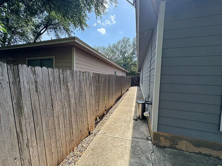 6030 Pecan Tree — Photo 23