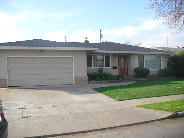 776 Gary St photo 1