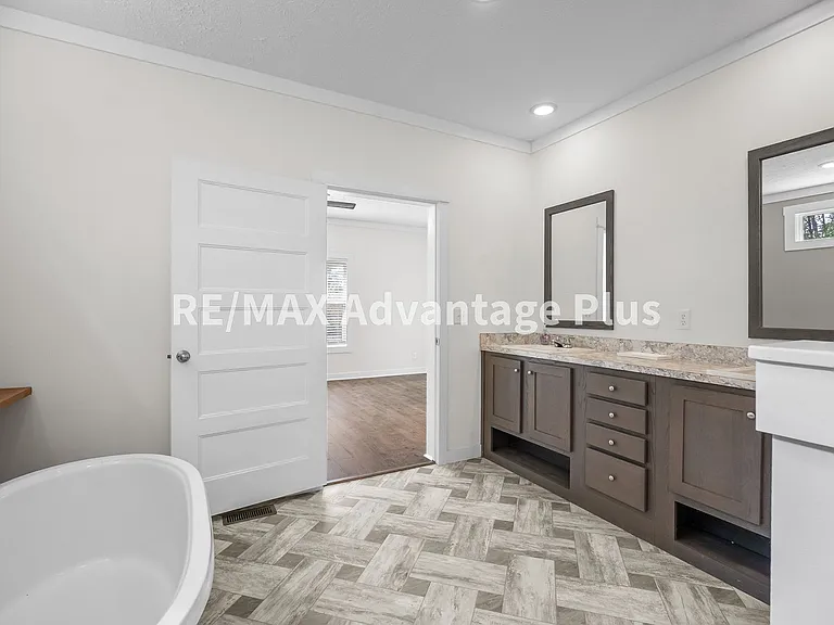 1407 Paradise Rd — Photo 24