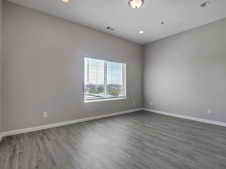 Harborview Apartments — Photo 20
