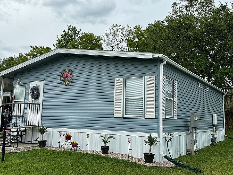 1st image of 223 Landing Dr