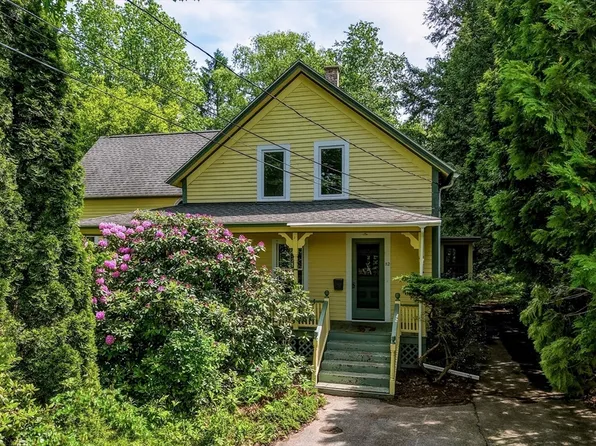 52 Baker St, Amherst, MA 01002
