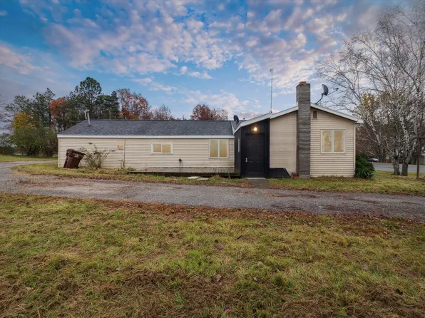 8010 W Sidney Rd, Greenville, MI 48838