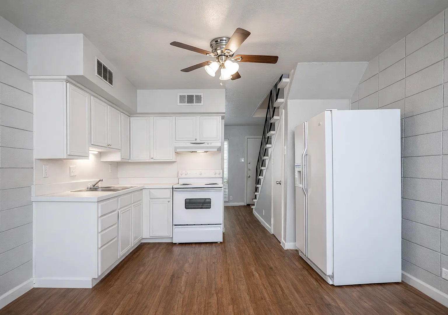 9008 San Benito — Photo 1