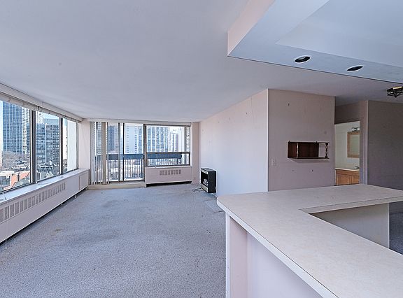 4th image of 1455 N Sandburg Ter APT 1108B